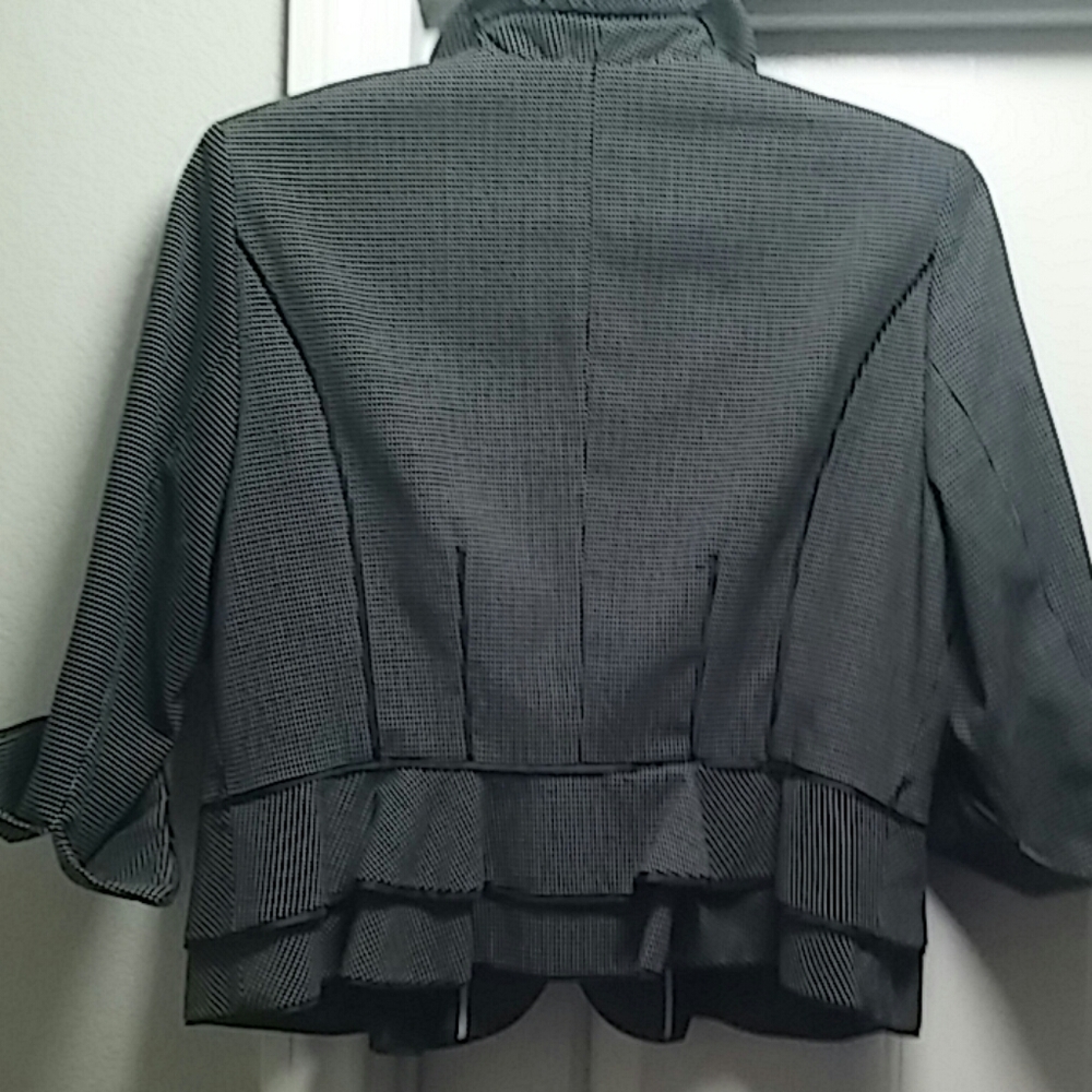 SUIT - Picture 4 of 5